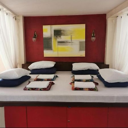 Casa Conchita Bed & Breakfast Taal Ngoại thất bức ảnh
